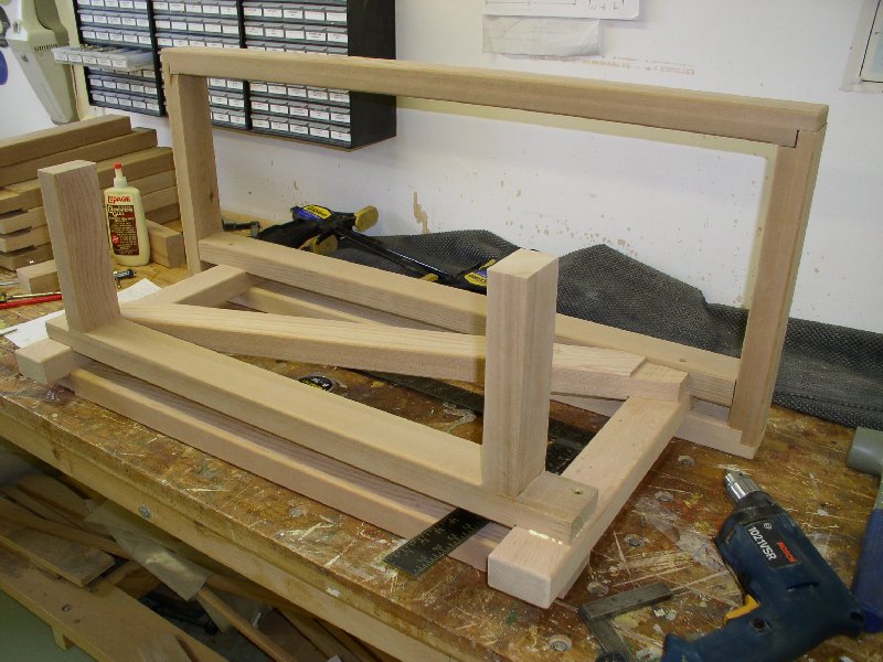Bench/Table -- 8 hours -- Can$ 115.00 -- Beginner